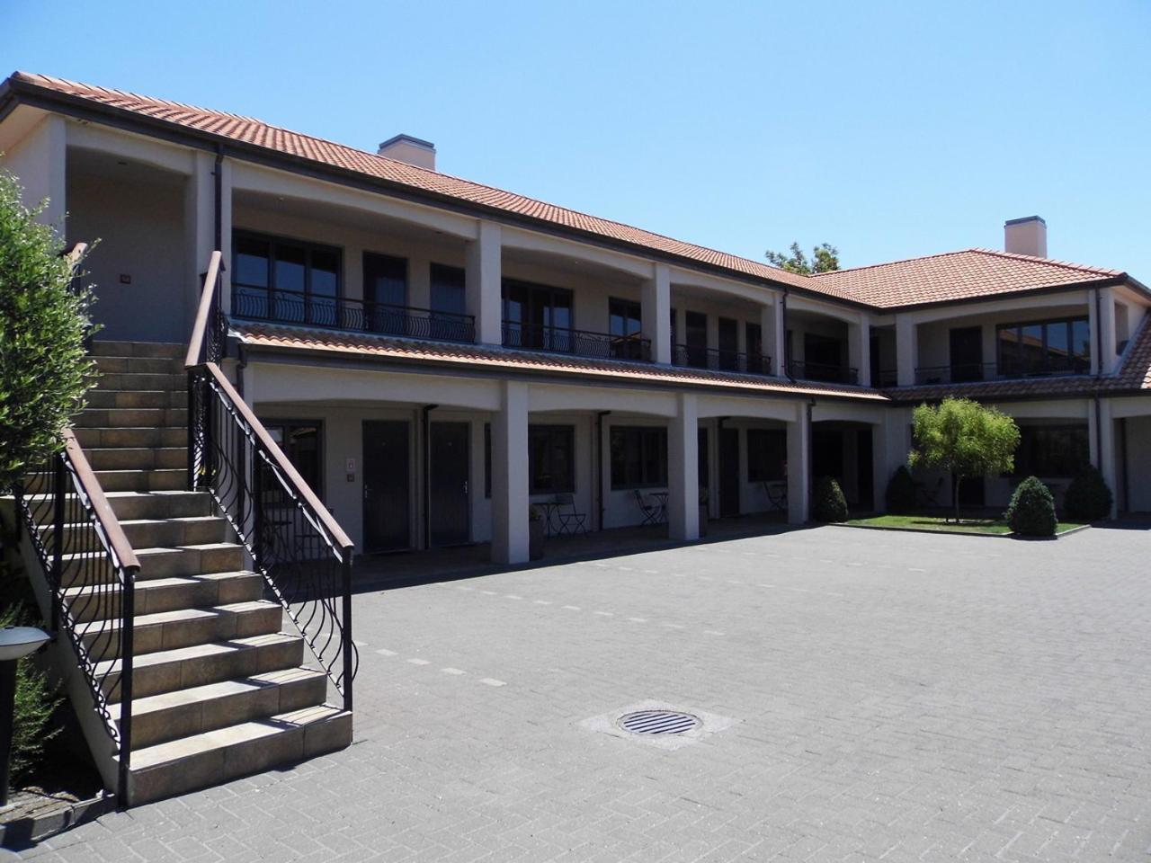 Harvest Lodge Motel Havelock North Exterior foto